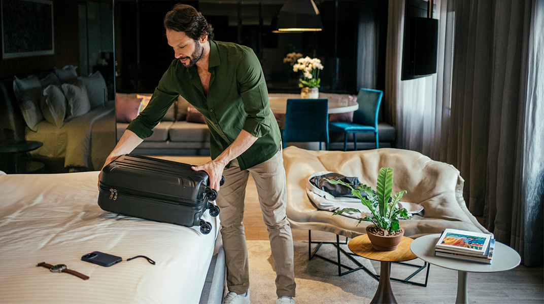 Employee housing strategy supporting a mobile employee settling into a furnished apartment for a temporary work assignment.